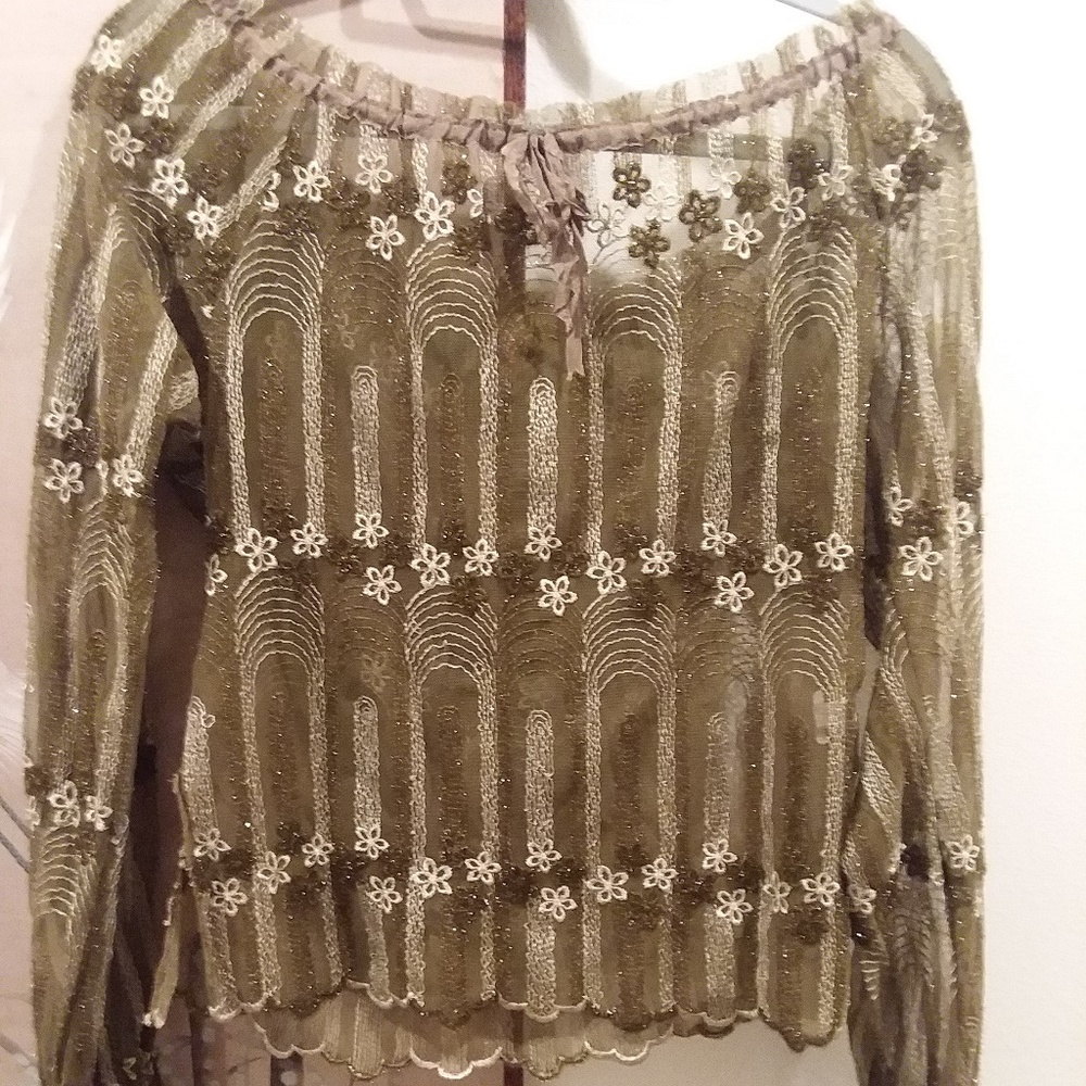 ABSOLUTELY GORGEOUS OFF SHOULDER TOP - EUC
